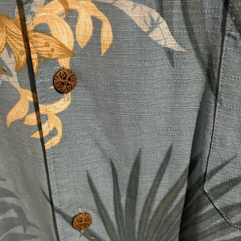 Jamaica Jaxx blue with light colored flower’s Hawaiian shirt. 100% silk - Picture 2 of 5
